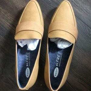 New/box. Dr Scholl’s pointy flat.